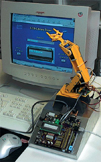 Вас приветствует рука робота под управлением eZ80 - демонстрационный модуль на выставке «Elektronika» в Нюрнберге.