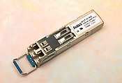 AFCT-5701APZ, 1.063/1.25 ГБод сменный модуль приемопередатчика с малым форм-фактором (SFP) для одномодового оптоволокна (SMF) сетей стандарта Gigabit Ethernet и каналов Fibre Channel систем хранения данных, фиксирующая рукоятка